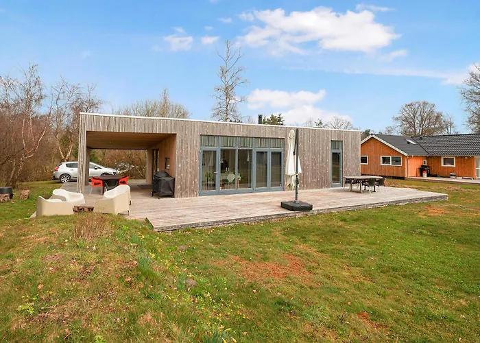 Дом отдыха Flot Arkitekttegnet Taet Pa God Sandstrand *