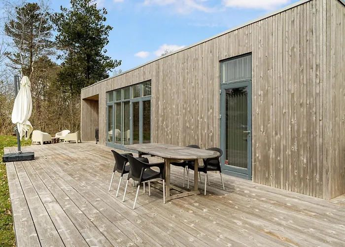 Дом отдыха Flot Arkitekttegnet Taet Pa God Sandstrand Knebel